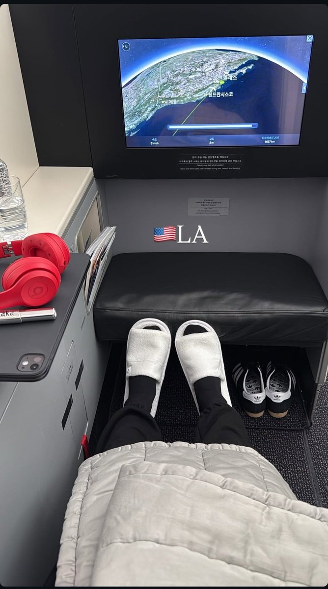 Vel 🧛🏻♀️ tweet media