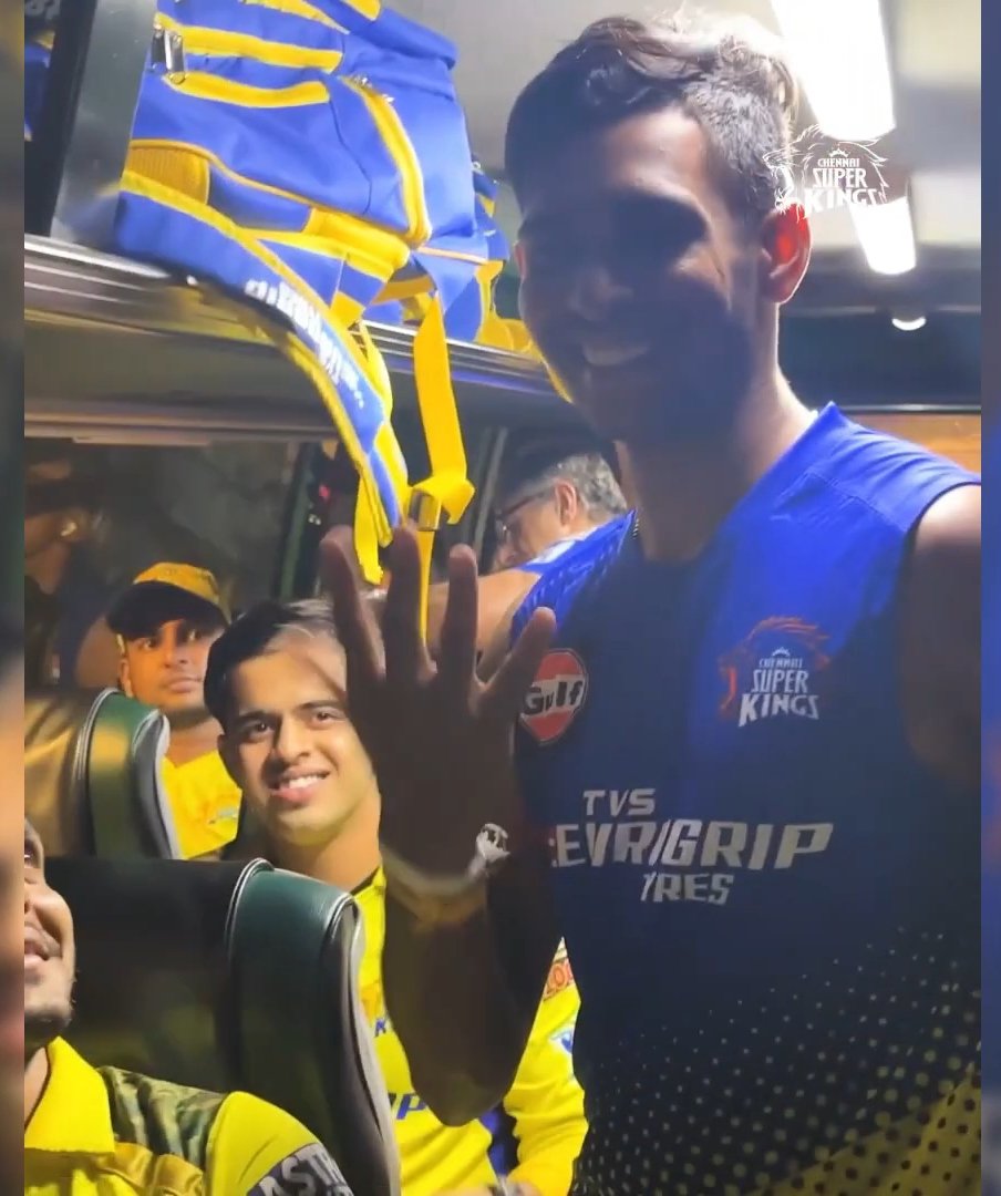 Therealpro19's tweet photo. Ghamand toh Raavan ka bhi tuta thaa...phir ye tohh CSK !!

Still they haven't recovered from 18th may 2024 💀💀 ( Vs RCB ) !! https://t.co/F95uR7dxL4