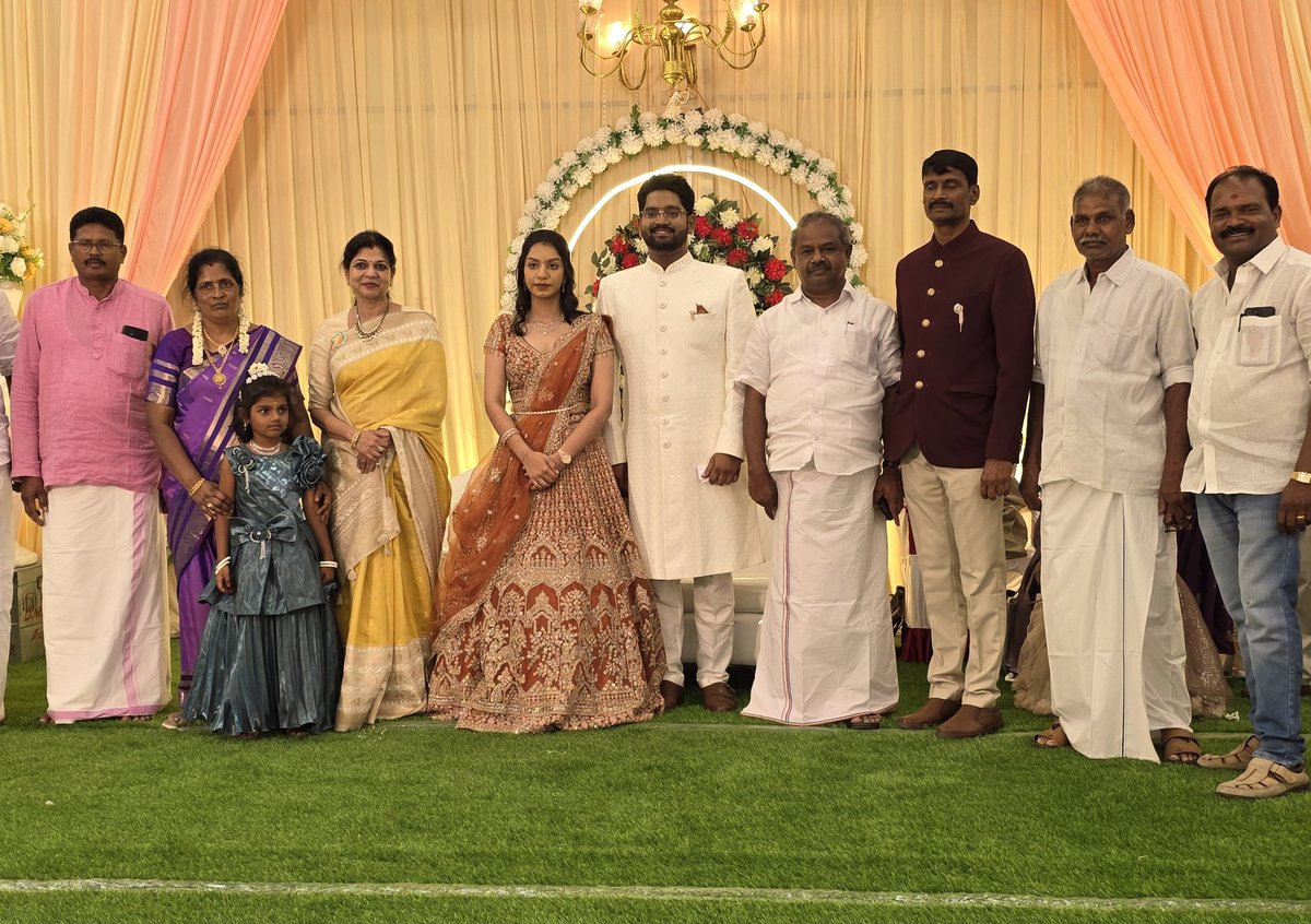 தருமபுரியில் நடைபெற்ற காவல் கூடுதல் கண்காணிப்பாளர் கெ.வே.கிருஷ்ணா ராஜன் அவர்களின் அன்பு மகன் கி.கார்க்கி சந்தர் - ஜெ.பத்மஜா சௌபர்னிகா இணையரின் திருமண வரவேற்பு விழாவில் பங்கேற்று வாழ்த்திய போது.!