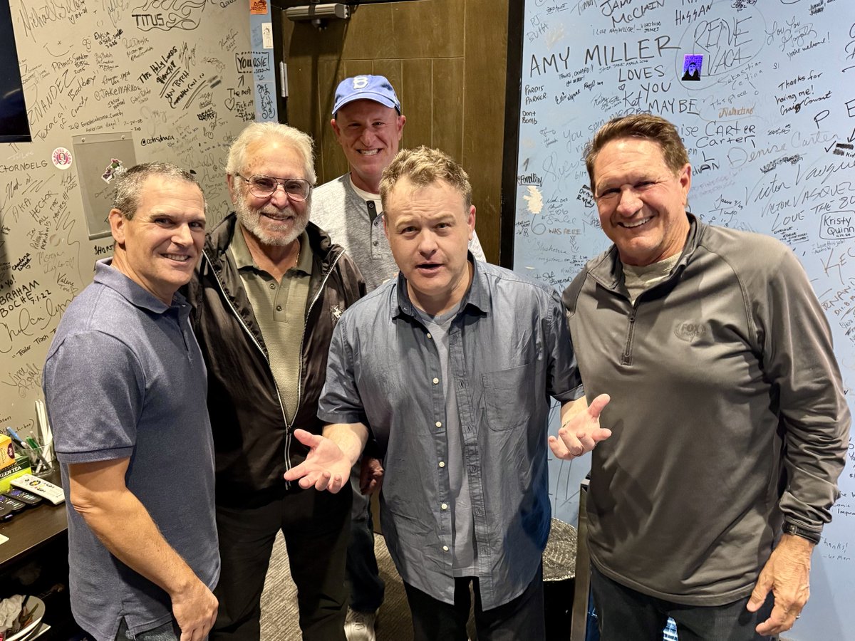 The_ChrisMyers's tweet photo. Enjoyed a night of great impressions with Frank Caliendo & friends in SoCal!
#levitylive #frankcaliendo https://t.co/SmjCr0xI9Z