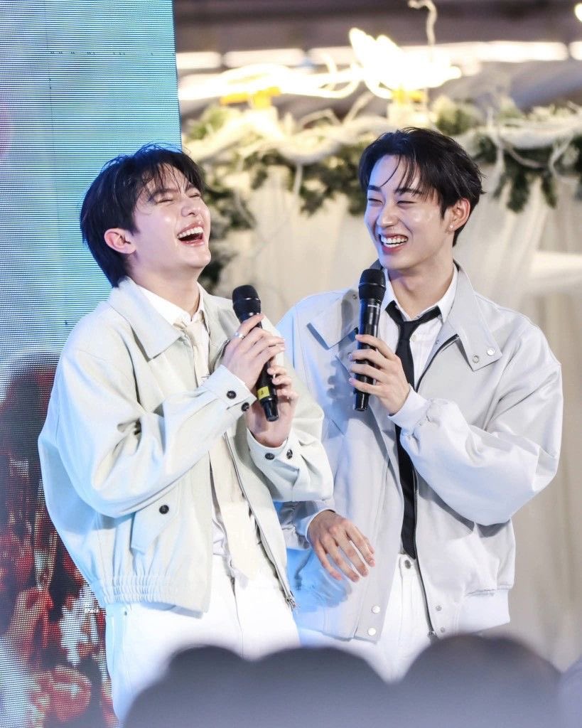 𝘬𝘳𝘪𝘴 ☽ dwy tweet media