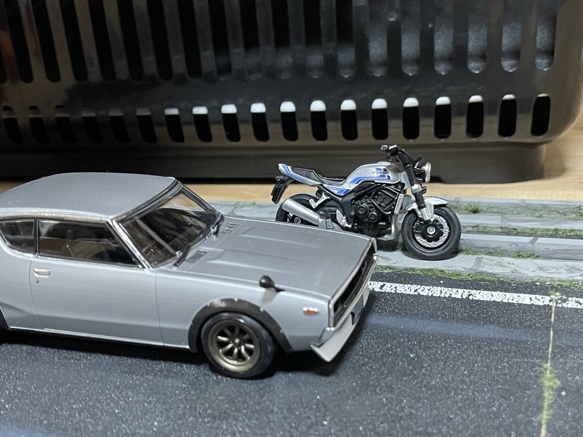 新作トミカ　ホンダ　CB1000F 1/32らいし
楽プラと同スケール！？😃