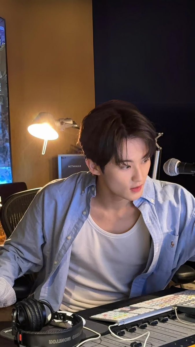 jeraaaa444's tweet photo. I used to cry over idols leaving. 
But watching Mark step away from SM and NCT… it feels like a new chapter instead of an ending.
He lived his dream and now he deserves to live his life too as normal individual.
#marknct #marklee #nctdream https://t.co/vs1O5ryWWc