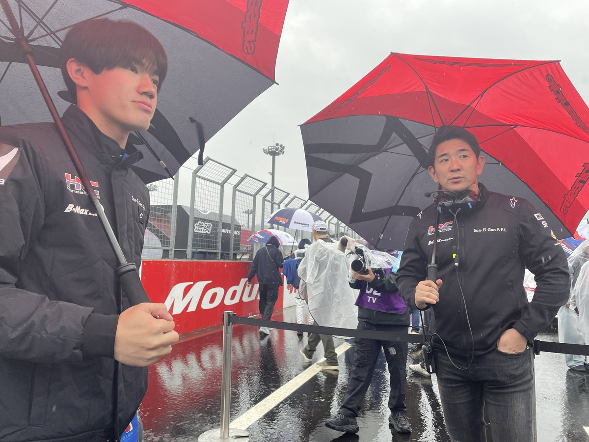 bmaxracing's tweet image. スタート前のグリッドにて。野村選手頼んだ🙏

#SanEiGenFFI
#AYASEPRIDE
#MotulJapan
#alpinestars