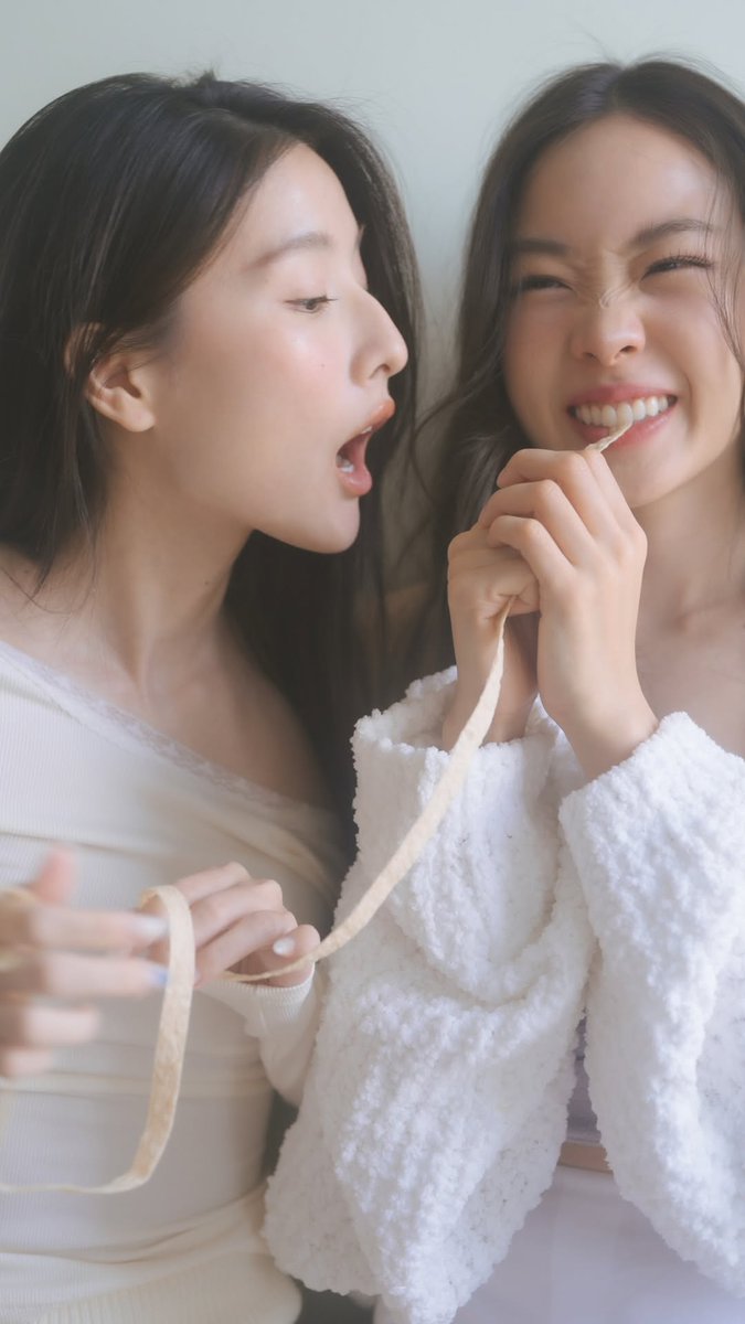 o nariz enrugadinho da Pitcha 
o nariz curvado da Natt 🤏🏻🫠

o tanto que elas são ainda mais lindas juntas 🥰

#NattPitcha