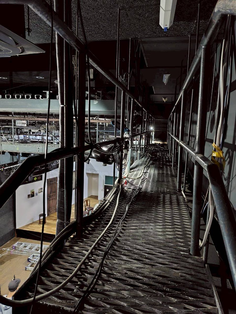 萬劇場(よろずげきじょう) tweet media