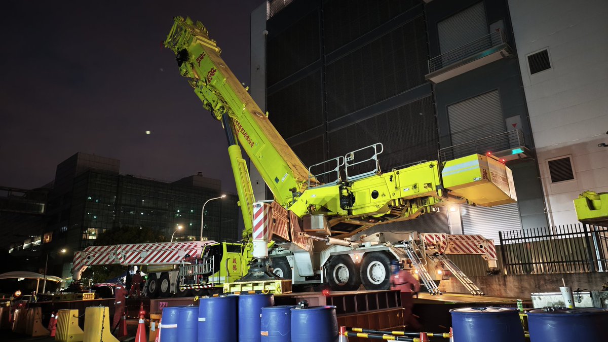 OrangeLiu10's tweet photo. LIEBHERR LTM11200-9.1 https://t.co/uGpccUM8Sa