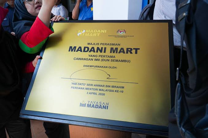 Madam K 🐈⬛ #DaulatTuanku tweet media