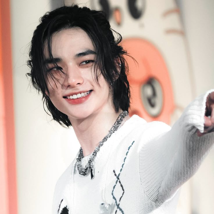 HYUNJIN. tweet media