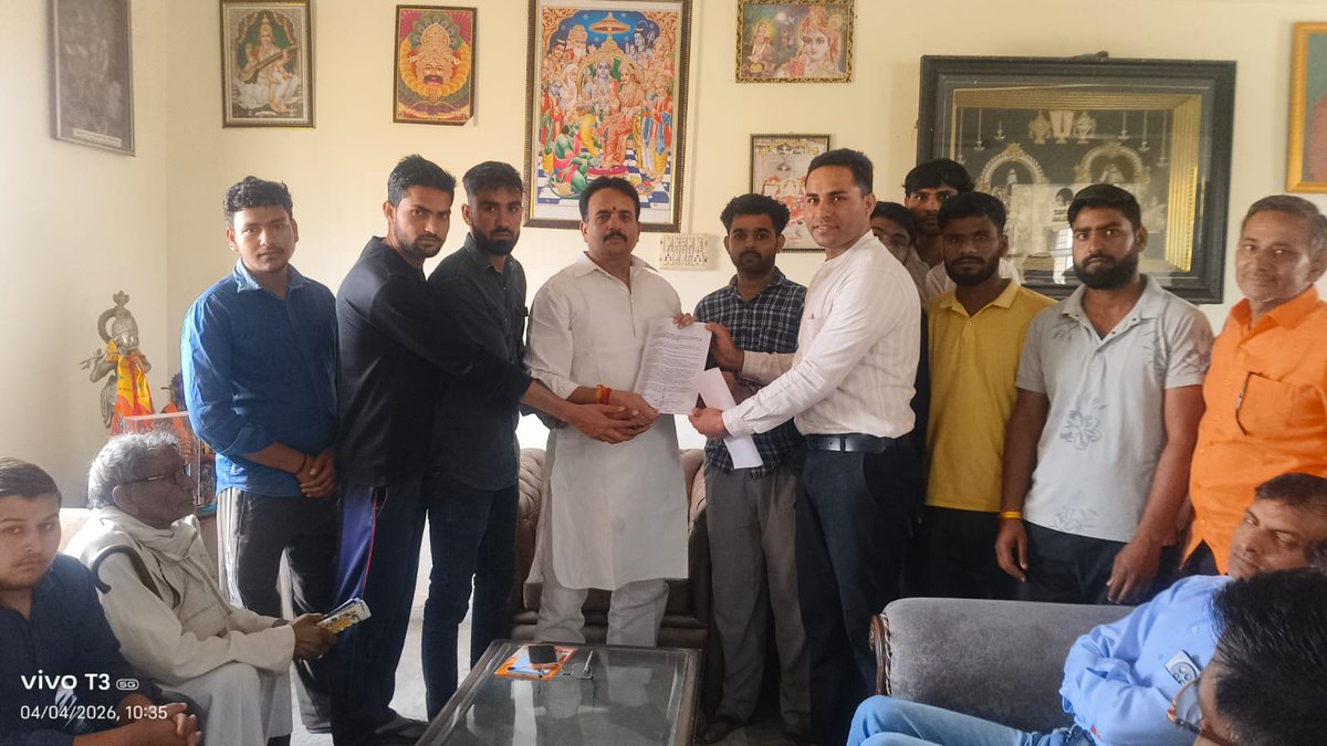 Raghavthakur100's tweet photo. #UPSI के परीक्षार्थियों ने 2000 पदवृद्धि, रिजल्ट के साथ स्कोरकार्ड, वेटिंग लिस्ट हेतू,

मा. विधायक श्री संजय शर्मा जी विधानसभा अनूपशहर, बुलंदशहर को सीएम श्री @myogiadityanath जी के नाम ज्ञापन दिया।

श्री @sanjayshrmabjp जी ने योगी जी से मिलकर सभी मांगे पूरी कराने का आश्वासन दिया। https://t.co/eXJPlEfEPI