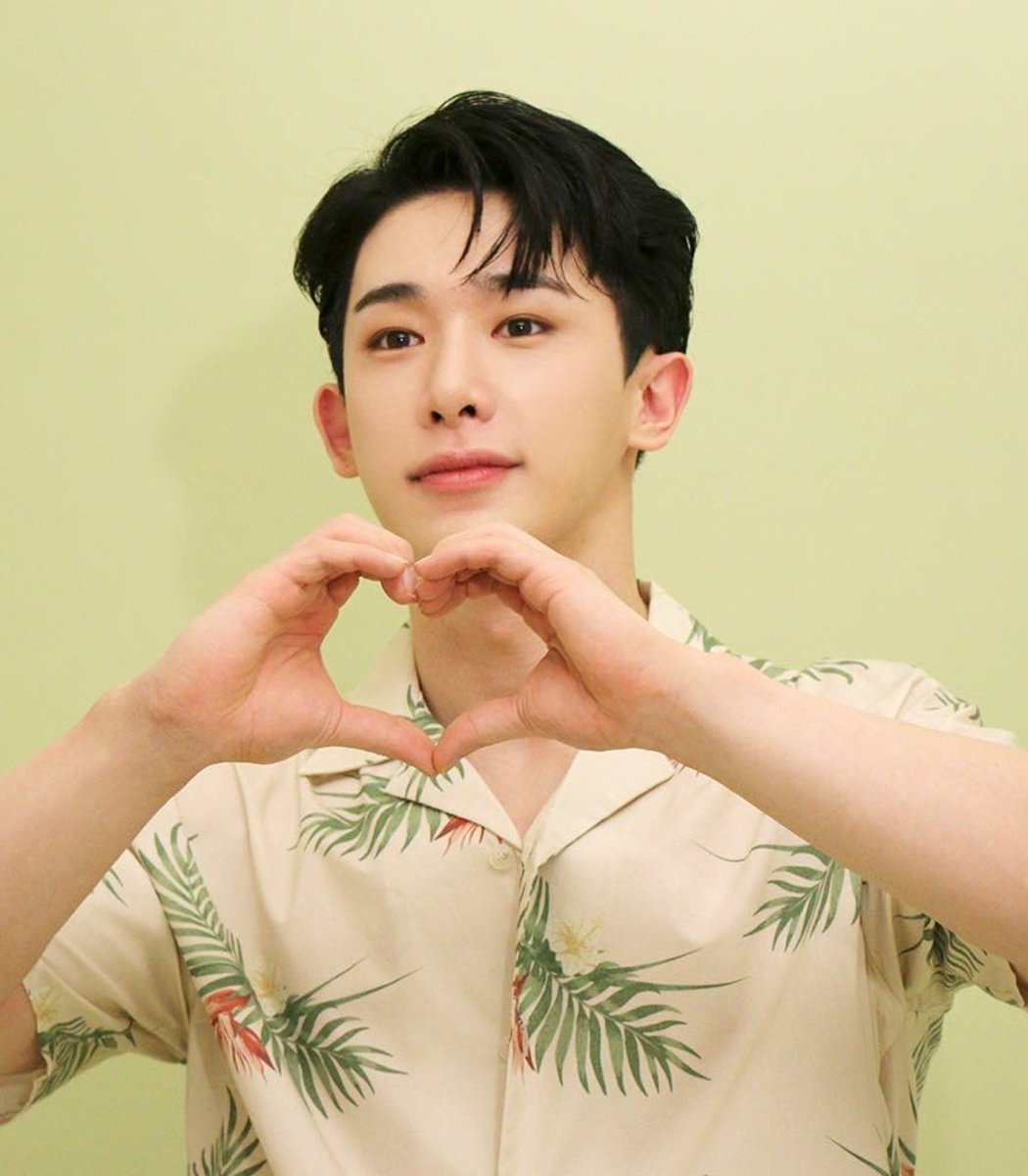 weneeverse's tweet photo. 근사한 나의 봄🩵🌿🌷 https://t.co/MPX5m4cELf