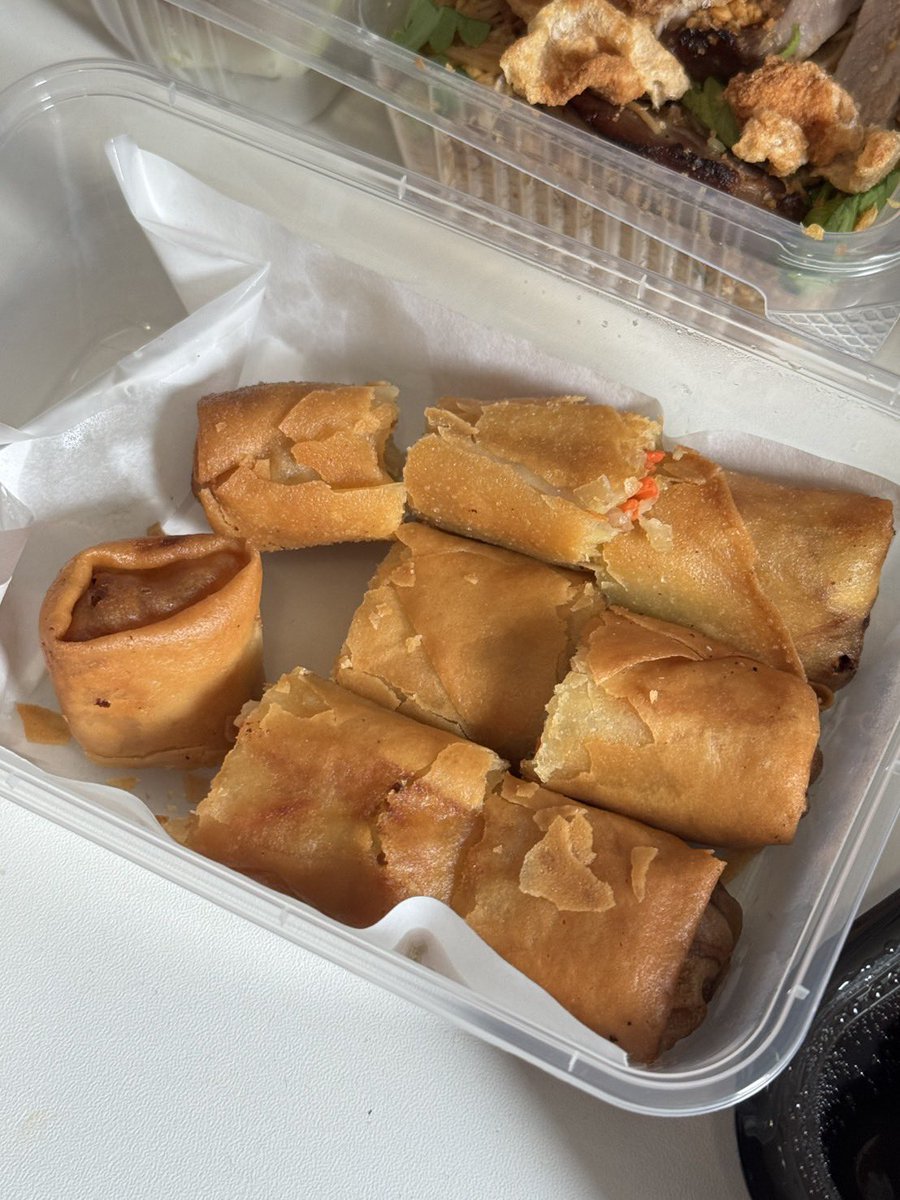 ลอปอ. tweet media