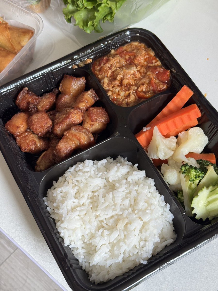 ลอปอ. tweet media