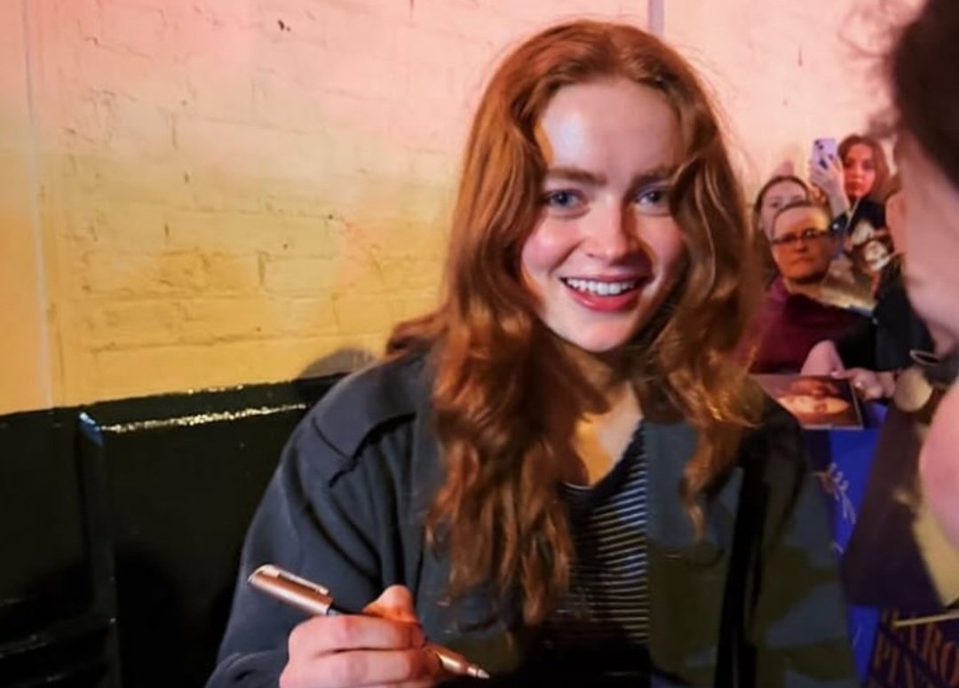 Sadie actually looks SO dreamy like "the wife who dies in the beginning of a movie", &amp; i love that we talk about her beauty exactly like that 🎀🫶