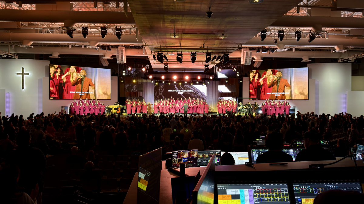 garysutherland's tweet photo. Good Friday at Saddleback Church, thank you to the teams of people that worked to bring it to life.
#LightingDirector #LightingDesgin #LightingProgrammer #Programmer #HOG5 #Hog4 #operator #SGSCreations #SGarySutherland #GarySutherland https://t.co/1cGn8nq5ms