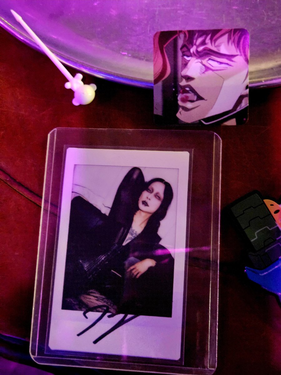 채혈자 tweet media