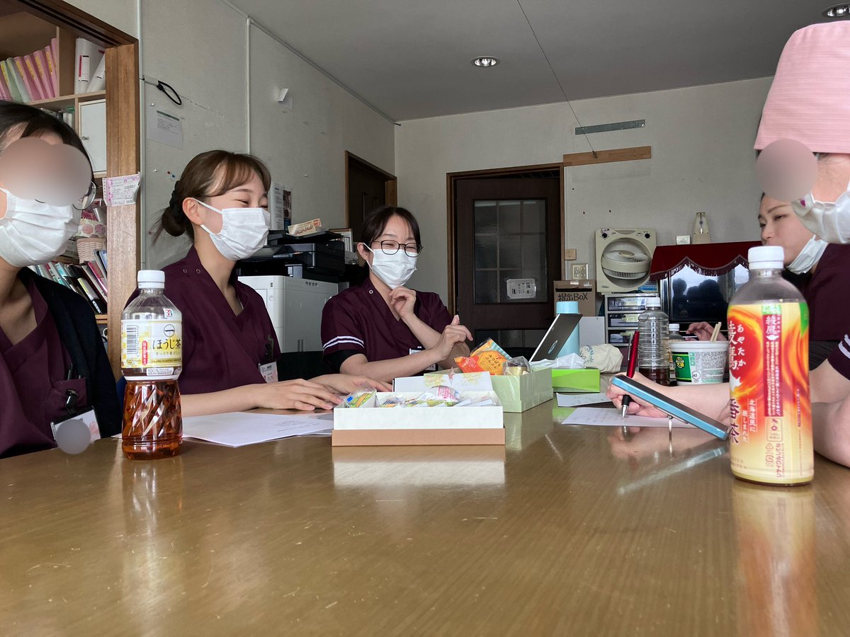動物看護師会議です！
お菓子を囲んで🍪笑顔を交えて☺️