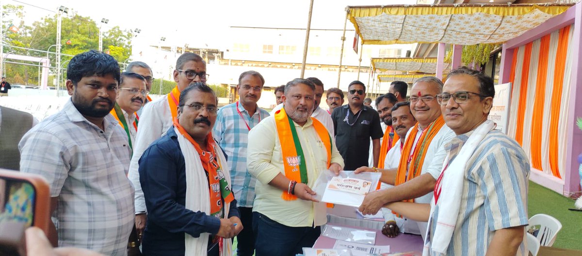 advakash's tweet photo. 📍 खामगाव

भारतीय जनता पार्टीच्या वतीने देशभरात ‘पंडित दीनदयाल उपाध्याय प्रशिक्षण कार्यशाळे’चे आयोजन करण्यात येत आहे. याच उपक्रमा अंतर्गत  खामगाव विधानसभा मतदारसंघातील भाजपा पदाधिकारी व कार्यकर्त्यांच्या https://t.co/XfY40w09nG