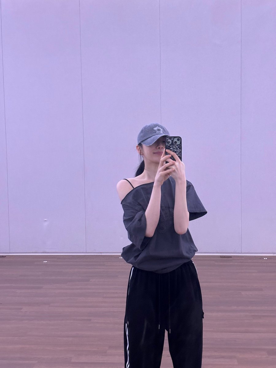 Izzah🍒 tweet media