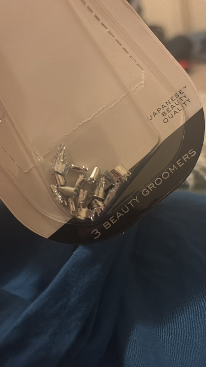Realme_9873's tweet photo. All the guards off my (off brand?) Kai razors since me and irl got two packs :p #shtwt #edtwt #shedtwt https://t.co/TO3q3RoydS