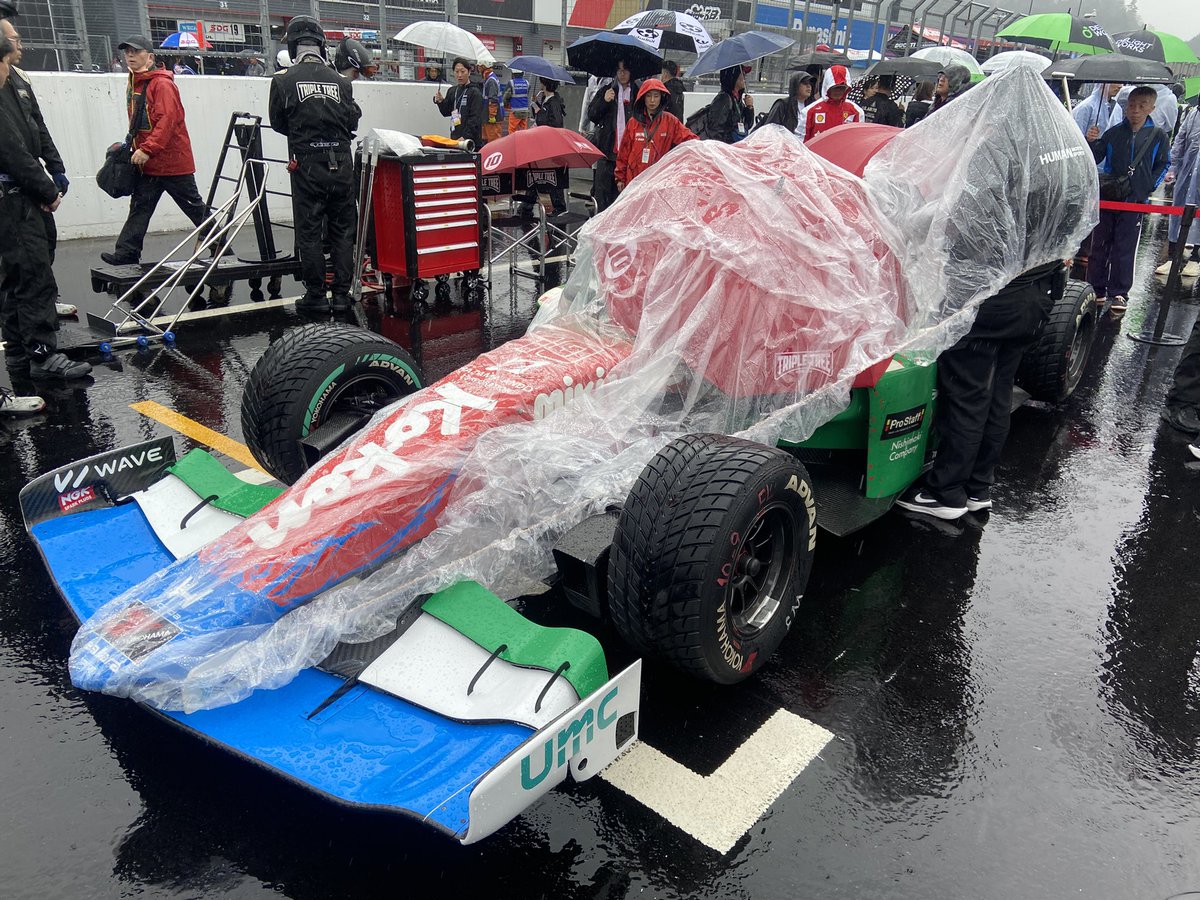 fukuda326's tweet photo. これはひどい雨だ☔
#super_formula #Juju #twinlink_motegi https://t.co/8aKiehfeML