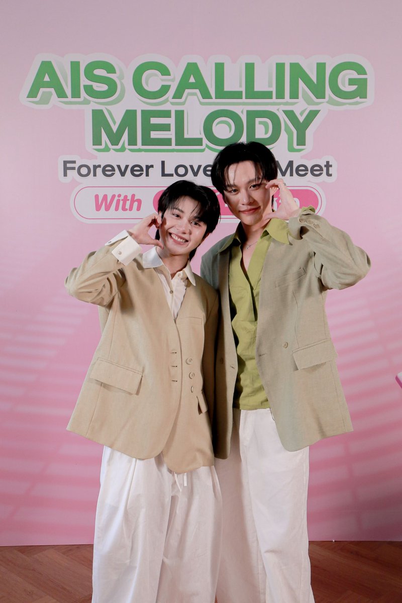 Blackcatupdate's tweet photo. แฟนคลับใจฟู! “บีเวอร์–ต้นหลิว” เสิร์ฟสุขนอกจอ!! จัดเต็ม “ร้อง&เล่น” ใกล้ชิดในมีทแอนด์กรี๊ด “Forever Love Fan Meet”
#AISCallingMelody #AISVDOCallingMelody #AISxBeverTonliew #TeroMusic
#BeverTonliew #บีเวอร์ต้นหลิว #bbverpj #tonliewmtp #bevertonliew #FoureverYouProject #เพราะรักนำทาง
อ่านต่อที่ https://t.co/azLsxCQTen