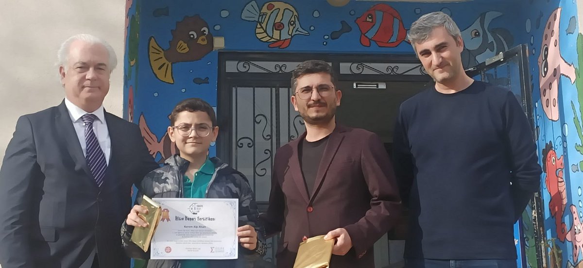 59bilsem's tweet photo. Genel Yetenek Alanı öğrencimiz Kerem Alp Alsan, Türkiye Bilim Ligi’nde Türkiye birincisi oldu. Öğrencimiz, bu başarısıyla Genius All Star Yaz Kampı’na ve dünya finallerine katılma hakkı kazandı. Öğrencimizi tebrik ediyor, başarılarının devamını diliyoruz. https://t.co/4BUO2Mavji
