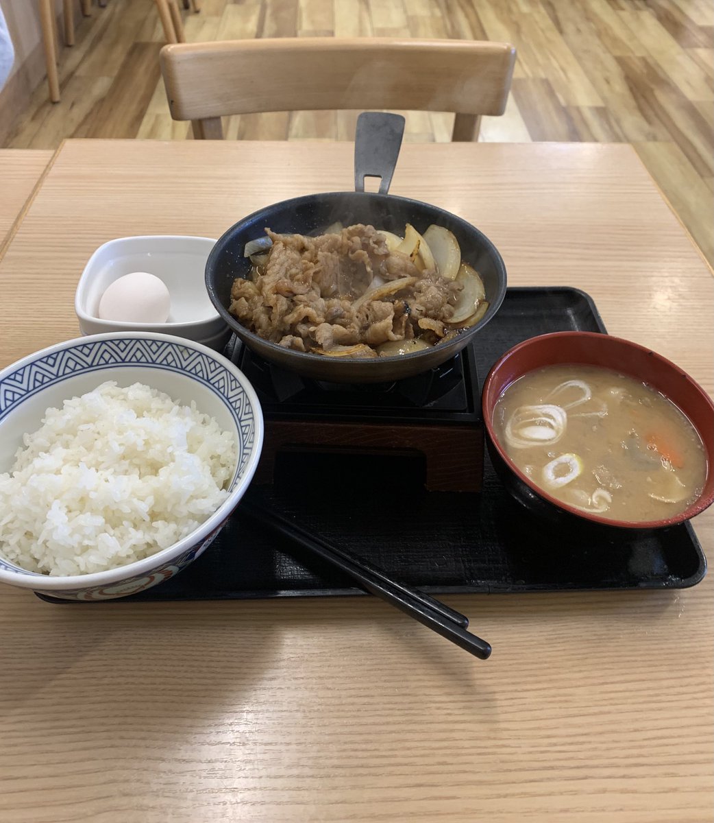 タムアツさんのXを見て
めちゃ食べたくなって吉野家に来た
焼き牛！美味かった✨