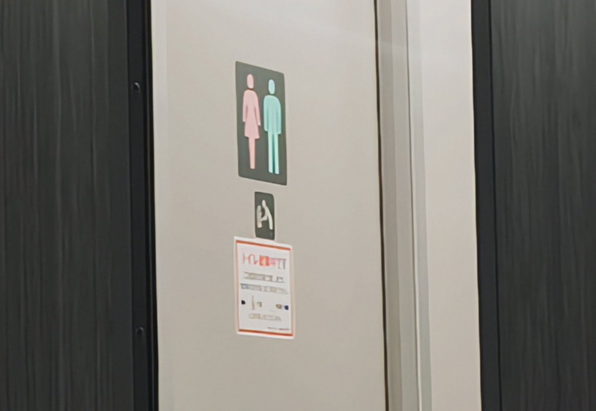 六ミツ tweet media