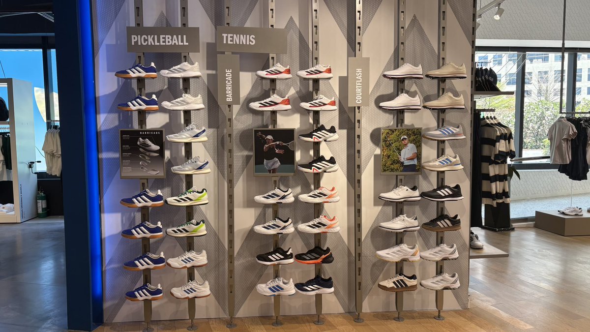マニラのadidasショップ。昔はテニスシューズとピックルボールシューズなんて置いてなかった。テニスが日常に現れるくらいフィリピンが豊かになったのと、ピックルの盛り上がりを感じる
