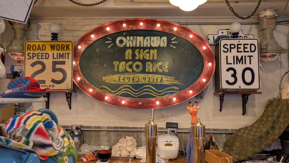 Ganger1504's tweet photo. タコスは「OKINAWA A SIGN」へ
レトロなネオン管の看板がめちゃくちゃ良い味出してる。 https://t.co/WtnASM20aS