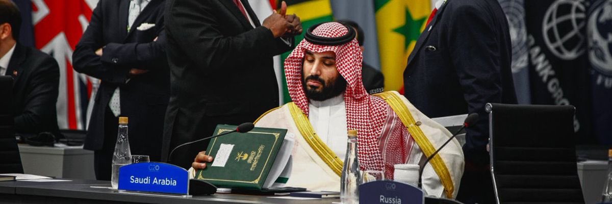 من اتباعك وحنا نفتخر من يوم بايعناك 
نرددها على روس الملا ( حنااااا من اتباعه )🫡