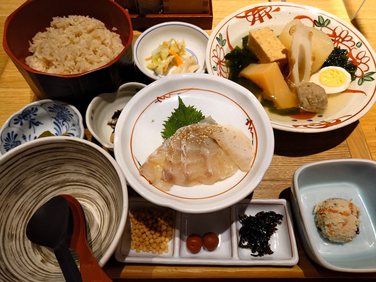 teampinkdolphin's tweet photo. おぐ羅
漁師ダレ真鯛の刺身とおでんだし茶漬け定食🍢 https://t.co/lYIG8L7CLQ