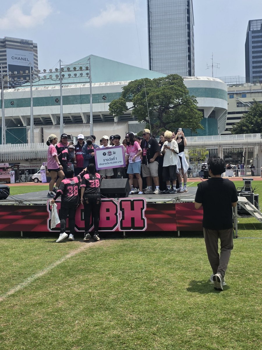 justine debs tweet media