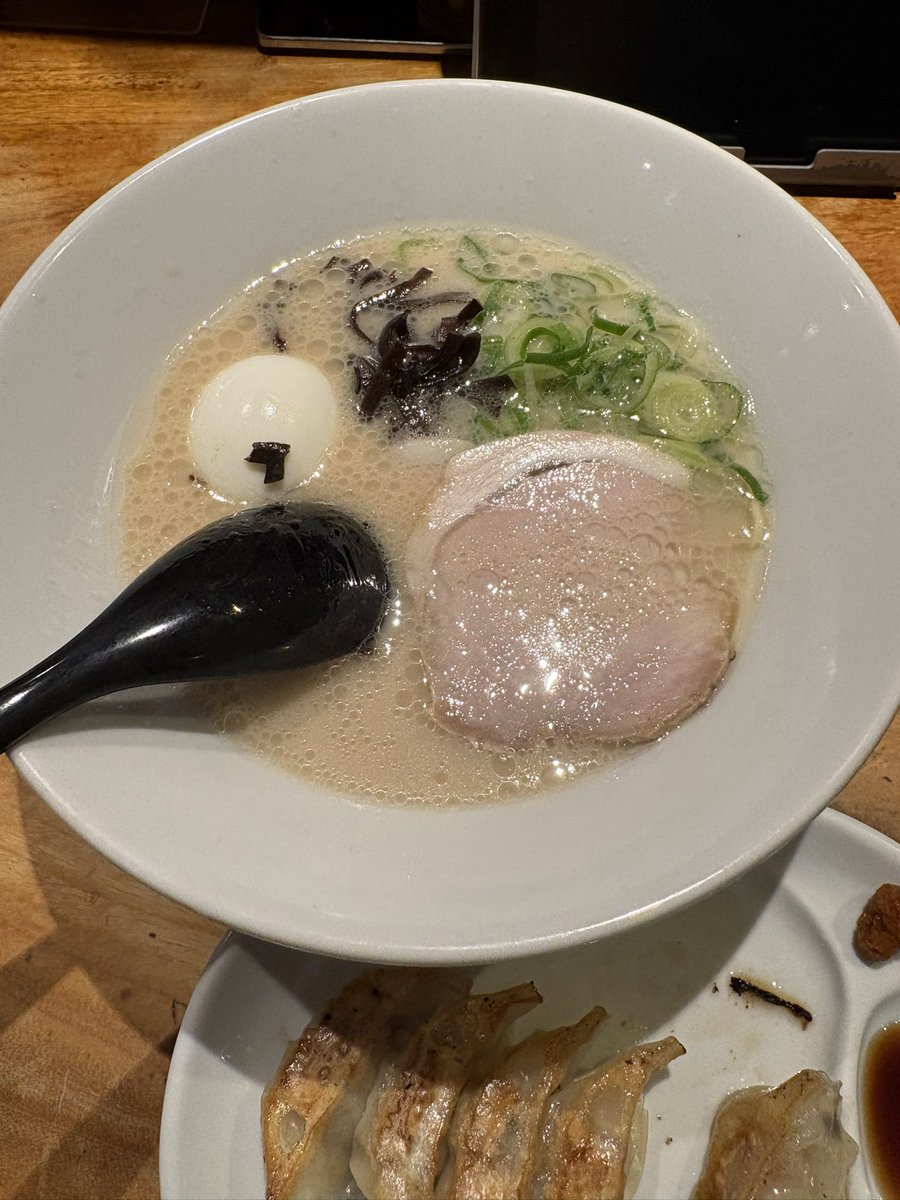 ものて tweet media