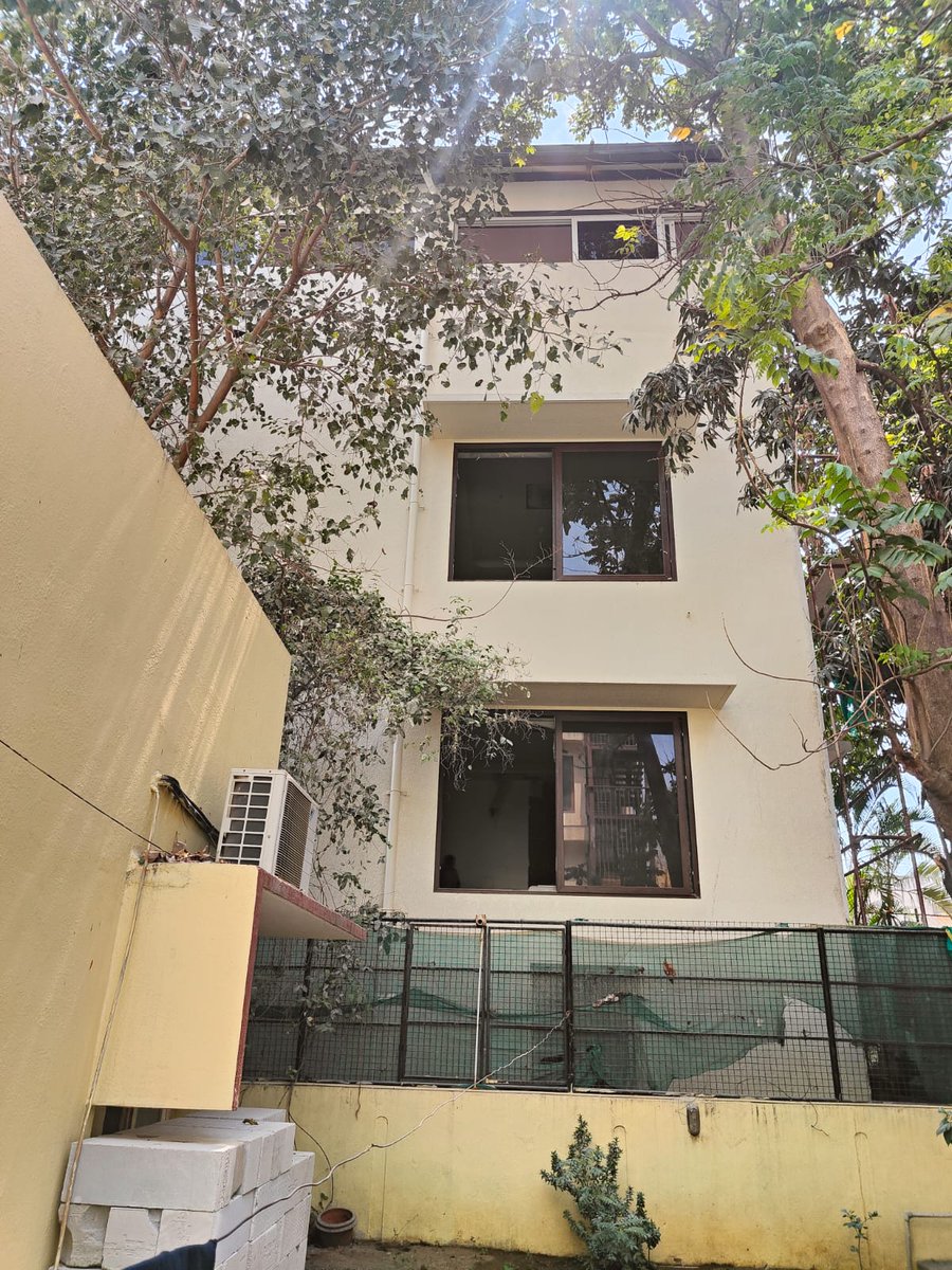 Vickhram's tweet photo. @CMOTamilnadu @Office_of_Udhay @nchitrarasu we live in Kilpauk and facing a lot of issues due to on going construction next door. As you can see in the picture there is no safety precaution or adherence to regulation. The conditions of living area not favourable to my 2year child https://t.co/5E2v85Okkk