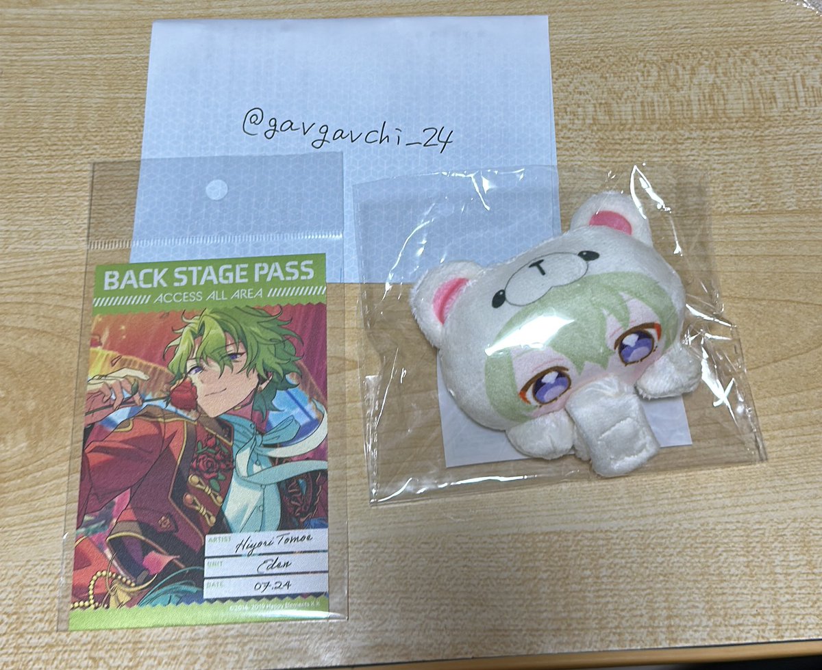 𝓢𝓪𝓷𝓪 tweet media