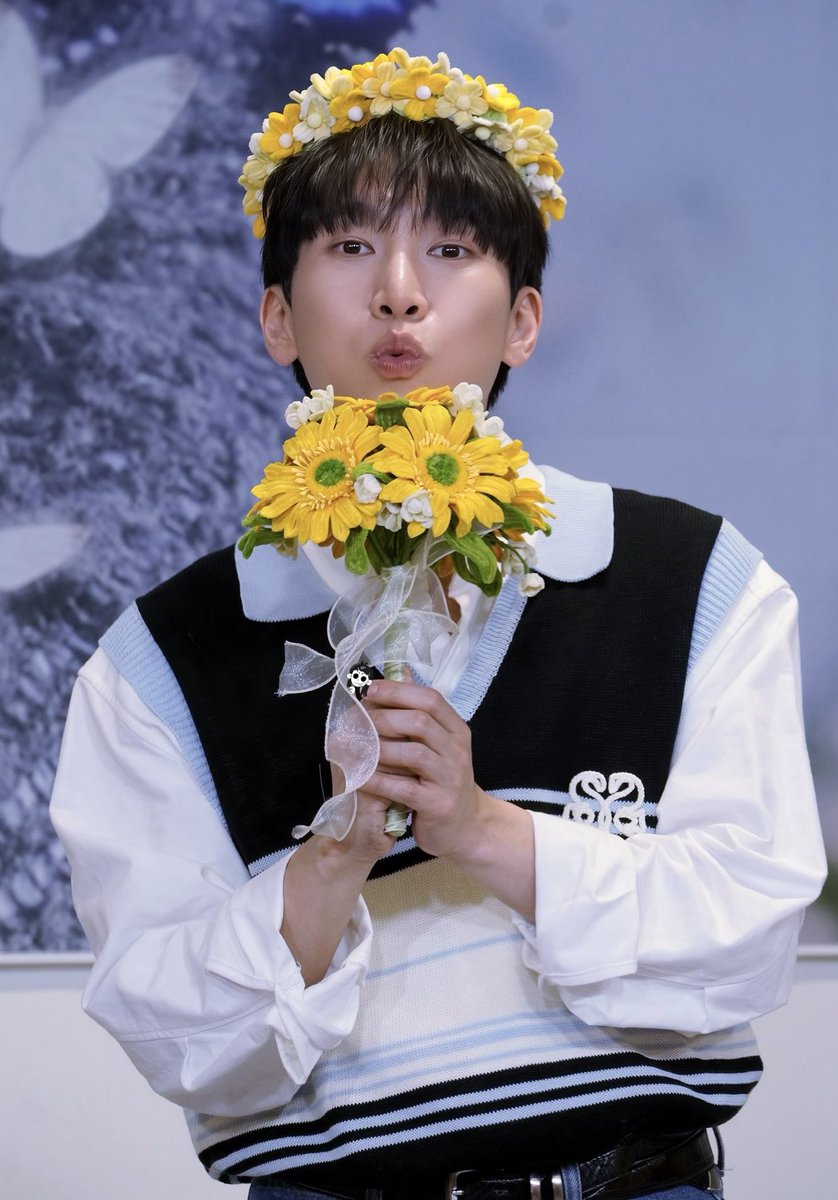 내일도모레도널부를래(를래) tweet media