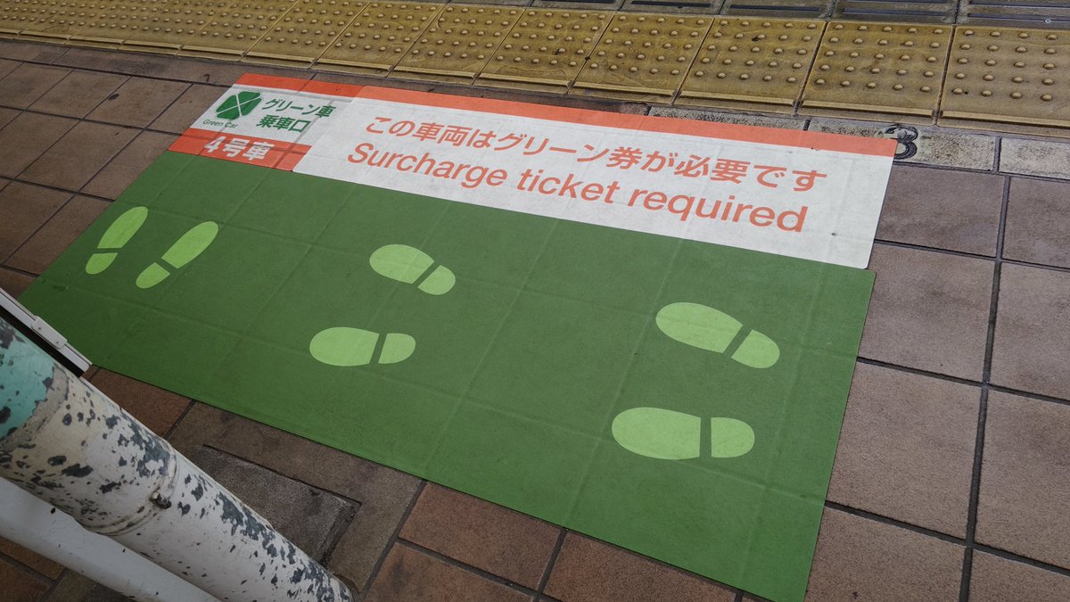 六ミツ tweet media