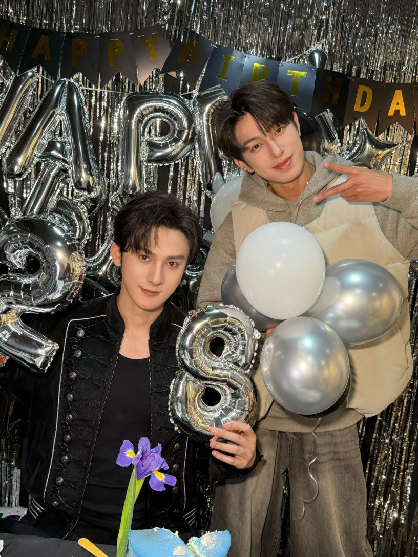 Am_Pingping's tweet photo. เจียงหลี่อยู่สุขสันต์วันเกิดกันไปทุกปีเลยน้าา🥹😳🫠🎂🎂🎉🎉 https://t.co/4jV0ZG8P00