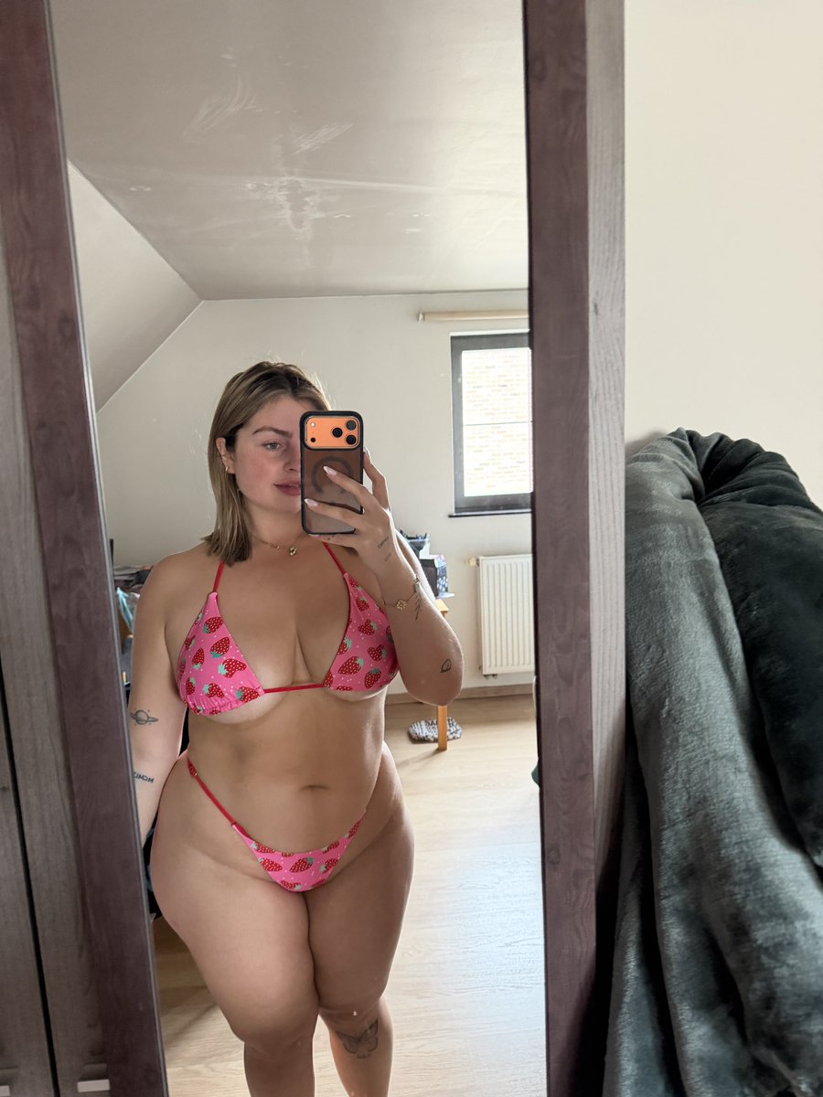 Big white mommy 🤍 tweet media