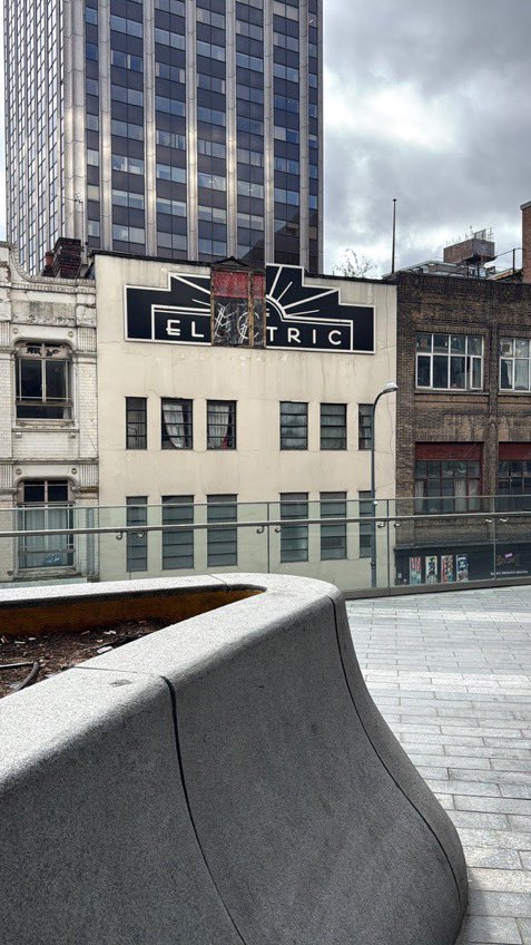 What was the UK’s oldest working cinema &amp; the scene greeting visitors to Birmingham at New Street Station. All thanks to Glenbrook Property.

<a href="/lisanandy/">Lisa Nandy MP</a> you’re the culture Secretary right? When are you coming to visit? Would you accept this in your home town?

(📸 <a href="/HarpreetKhara/">hk 🕺🏽</a>)