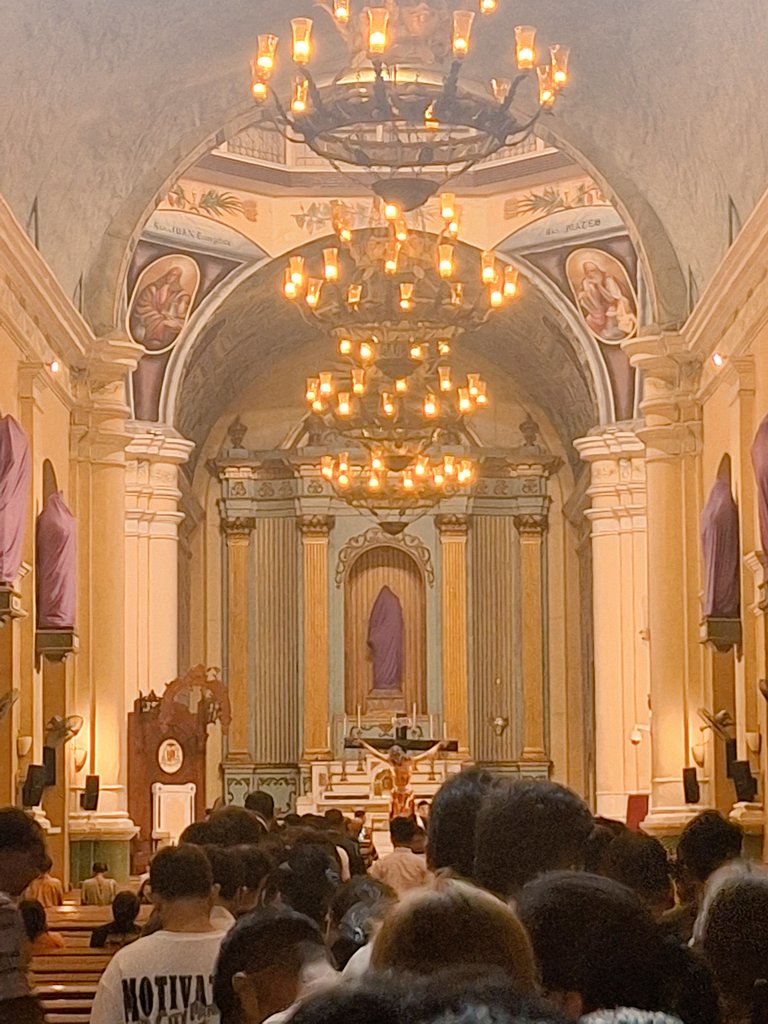 paredesraz's tweet photo. #ViaCrucis #JaroCathedral https://t.co/tzAzObDLO8