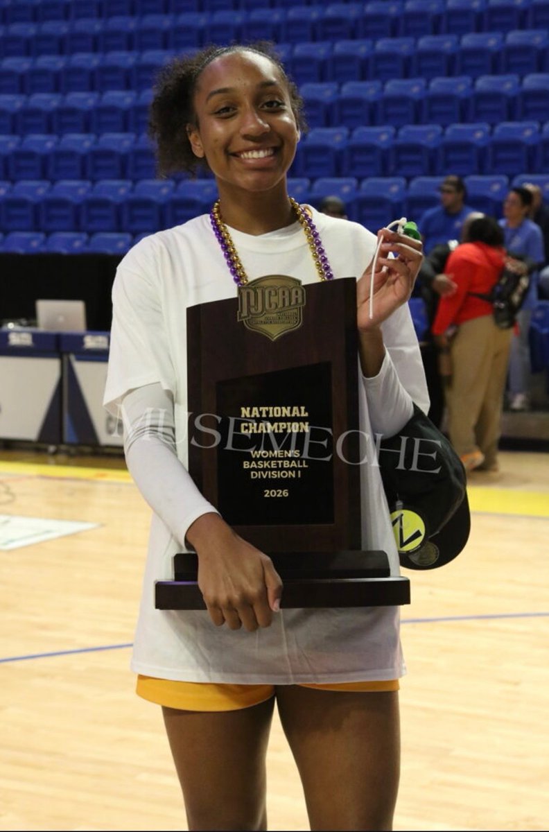 MistyNaeNae's tweet photo. @eacwbb  they started with a dream and ended up making history! @NavaeGuidry https://t.co/tMLtS4Tr3u