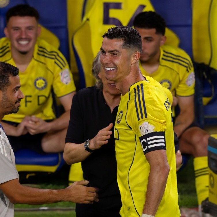 🚨  A funny exchange between Jorge Jesus and Cristiano Ronaldo. 🤝😂

​After Ronaldo secured his brace, Jesus approached him with a smile:

​🗣️ Jorge Jesus: “You scored twice now. Can I sub you out?”

🗣️ Cristiano: “Yeah, go ahead. 👍”
