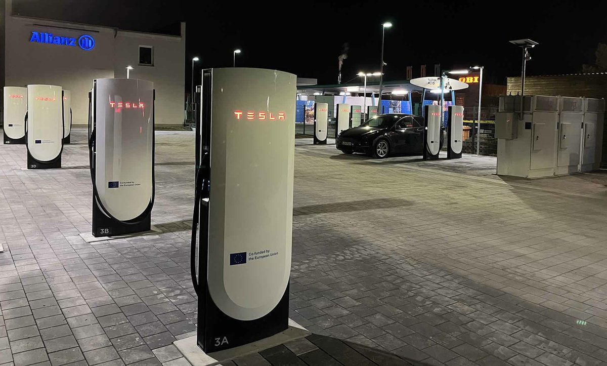 Tesla Charging tweet media