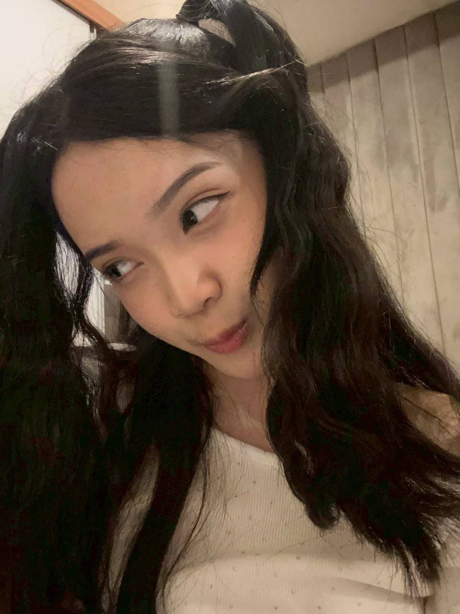 Maxineiu tweet media