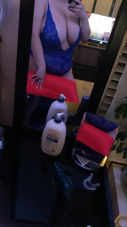Nessadamn_'s tweet photo. my boobs are huge https://t.co/KpE4H9h4br