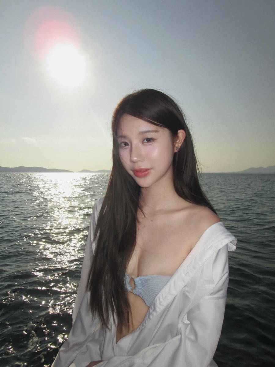 Cute Girl tweet media