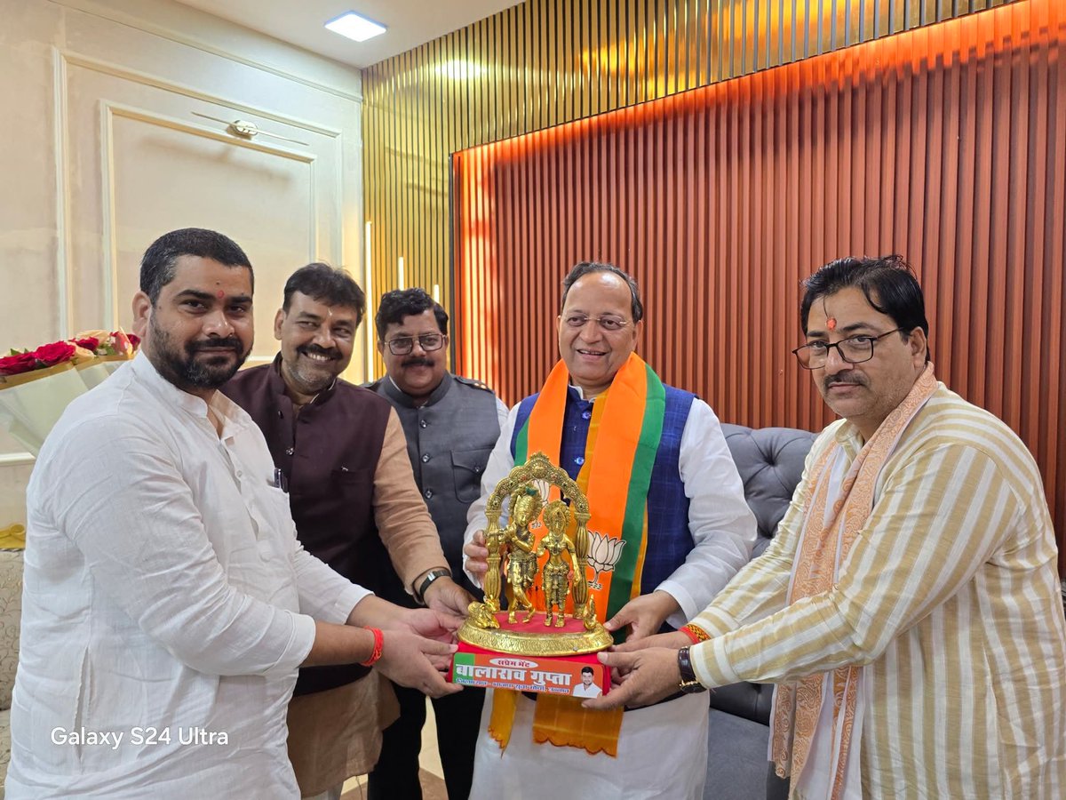 Balarao103's tweet photo. भारतीय जनता पार्टी के राष्ट्रीय महामंत्री मा.राज्यसभा सांसद आदरणीय अरुण सिंह जी को जन्मदिन की बहुत बहुत बधाई एवं शुभकामनायें।
प्रभु श्री राम आपको सदैव स्वस्थ एवं दीर्घायु रखें।
@ArunSinghbjp https://t.co/ok0725Pxsk